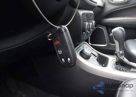 2018 Jeep Compass Latitude 4X4 z USA, uszkodzony, nr VIN 3C4NJDBB0JT398341